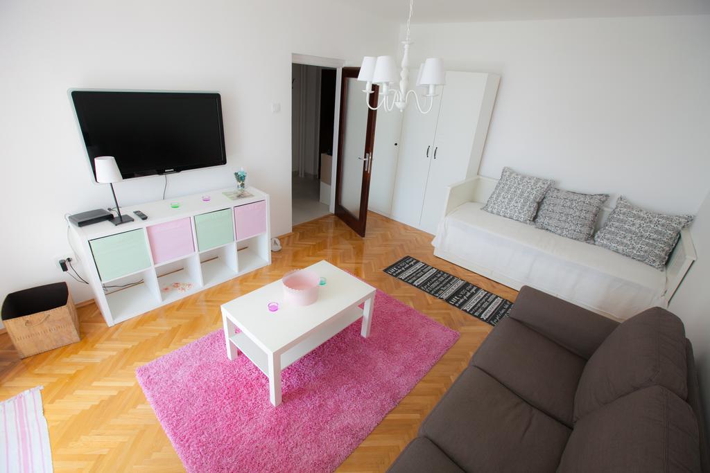 Butterfly Apartment *
